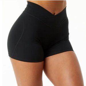 Alphalete Surface Power Short Black